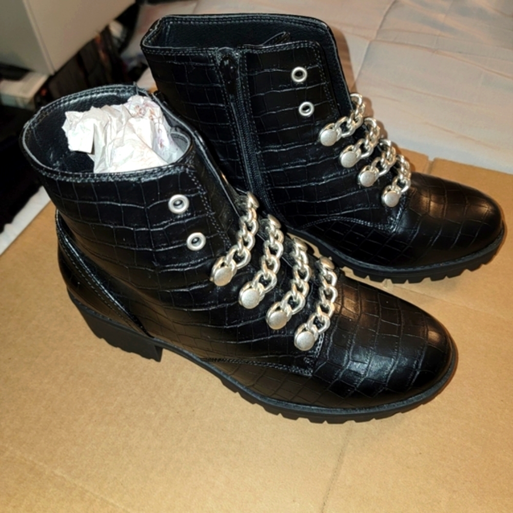 SUGAR Black Croc Obvi Combat Memory Foam Slip-On Block Heel Boots SZ 8